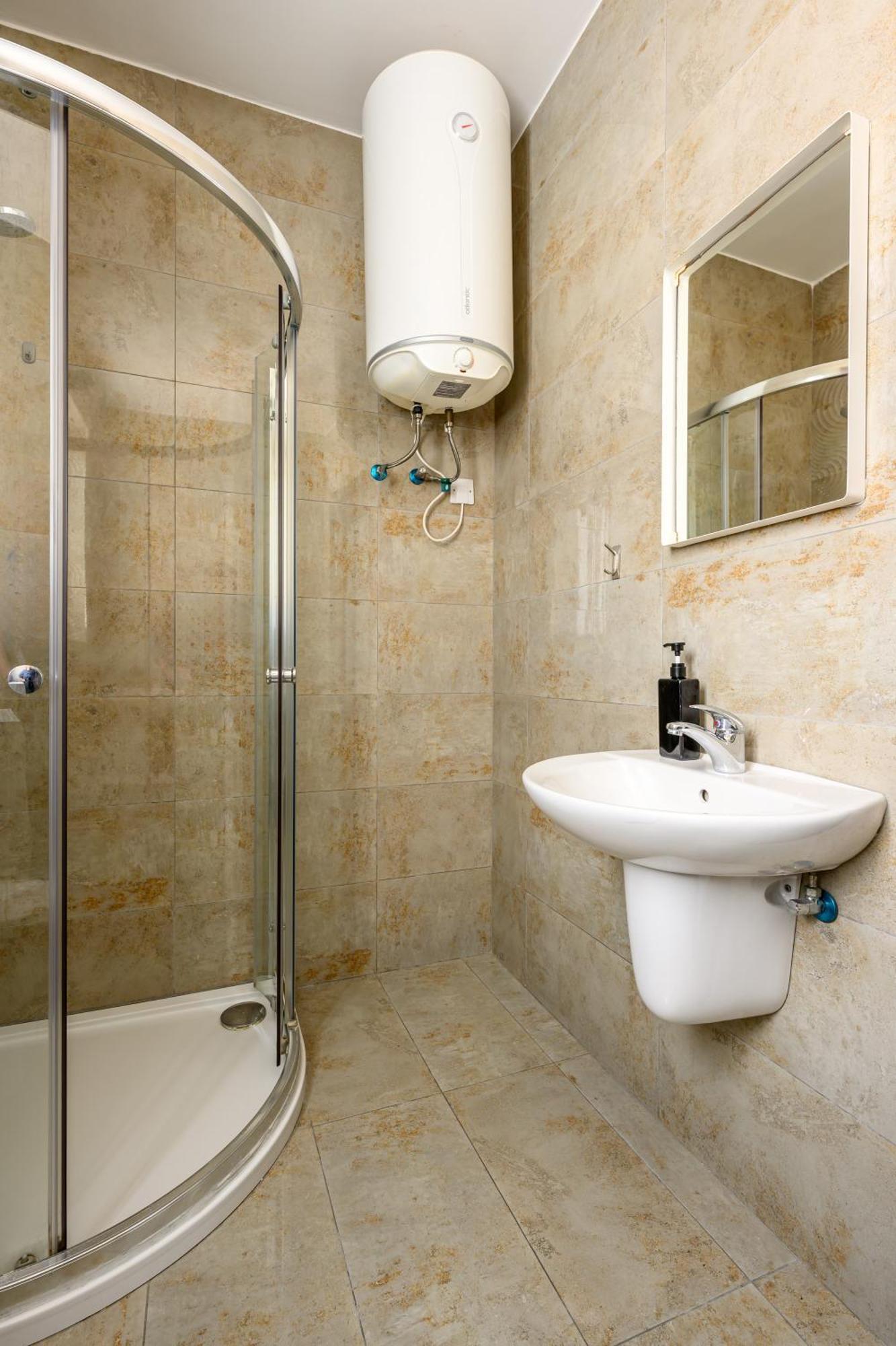 F11 Room 2, Private Room Two Single Beds Shared Bathroom In Shared Flat Msida Exterior foto