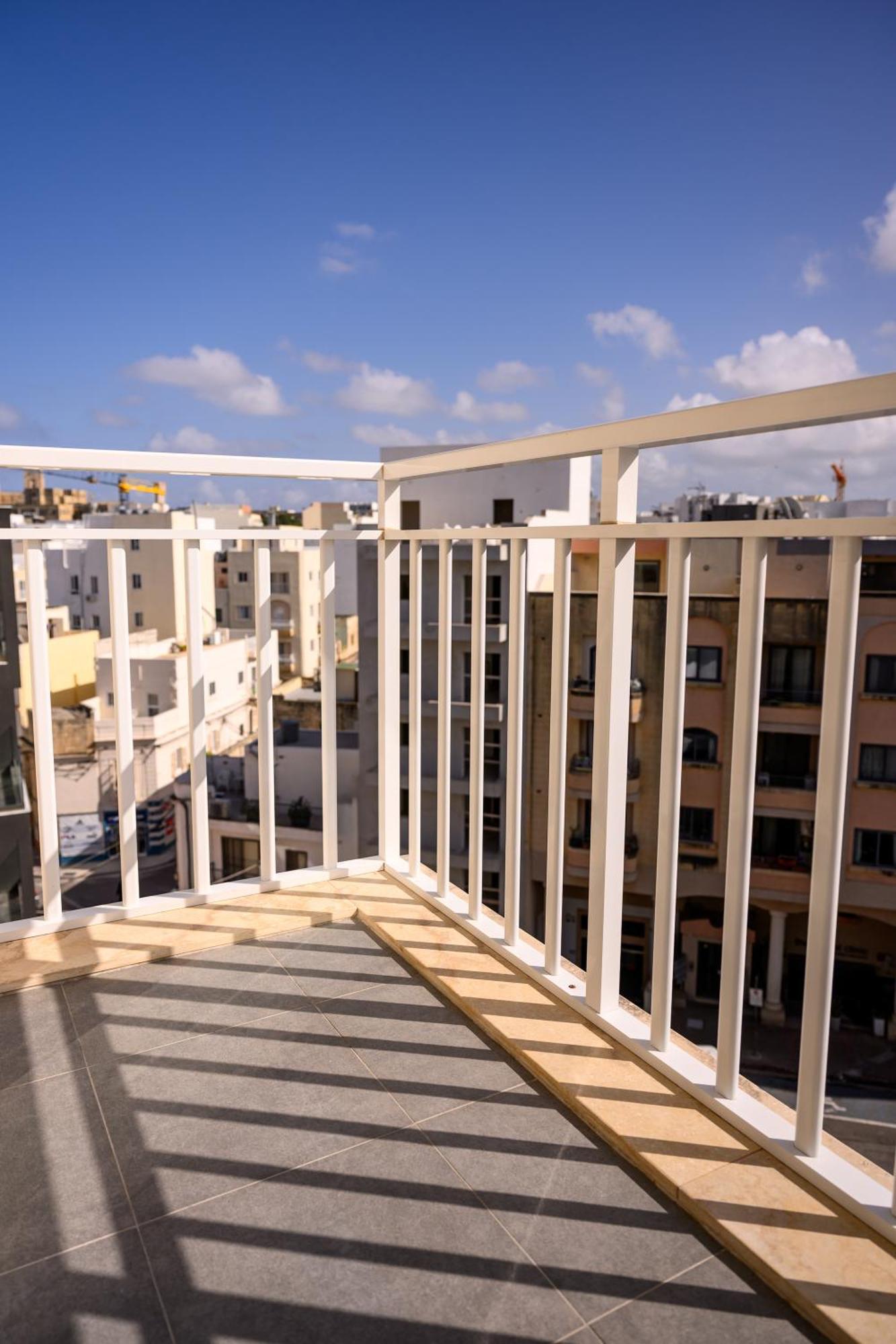F11 Room 2, Private Room Two Single Beds Shared Bathroom In Shared Flat Msida Exterior foto